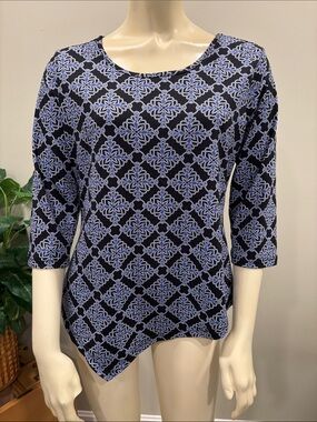 Lulu-B Black and Periwinkle Lattice Print Scoop Neck Asymmetrical 3/4 Sleeve Top
